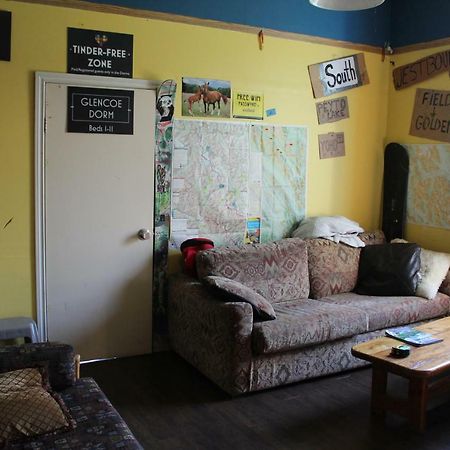 Kicking Horse Backpacker Hostel Golden Exterior foto