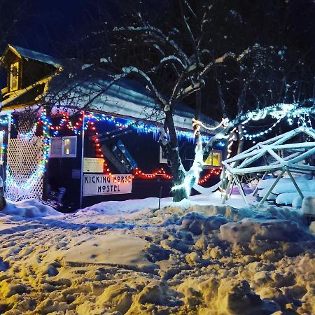Kicking Horse Backpacker Hostel Golden Exterior foto