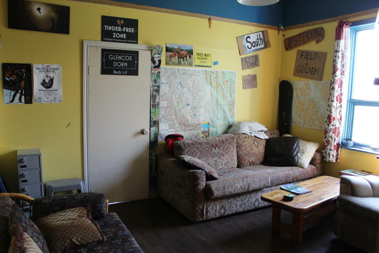 Kicking Horse Backpacker Hostel Golden Exterior foto