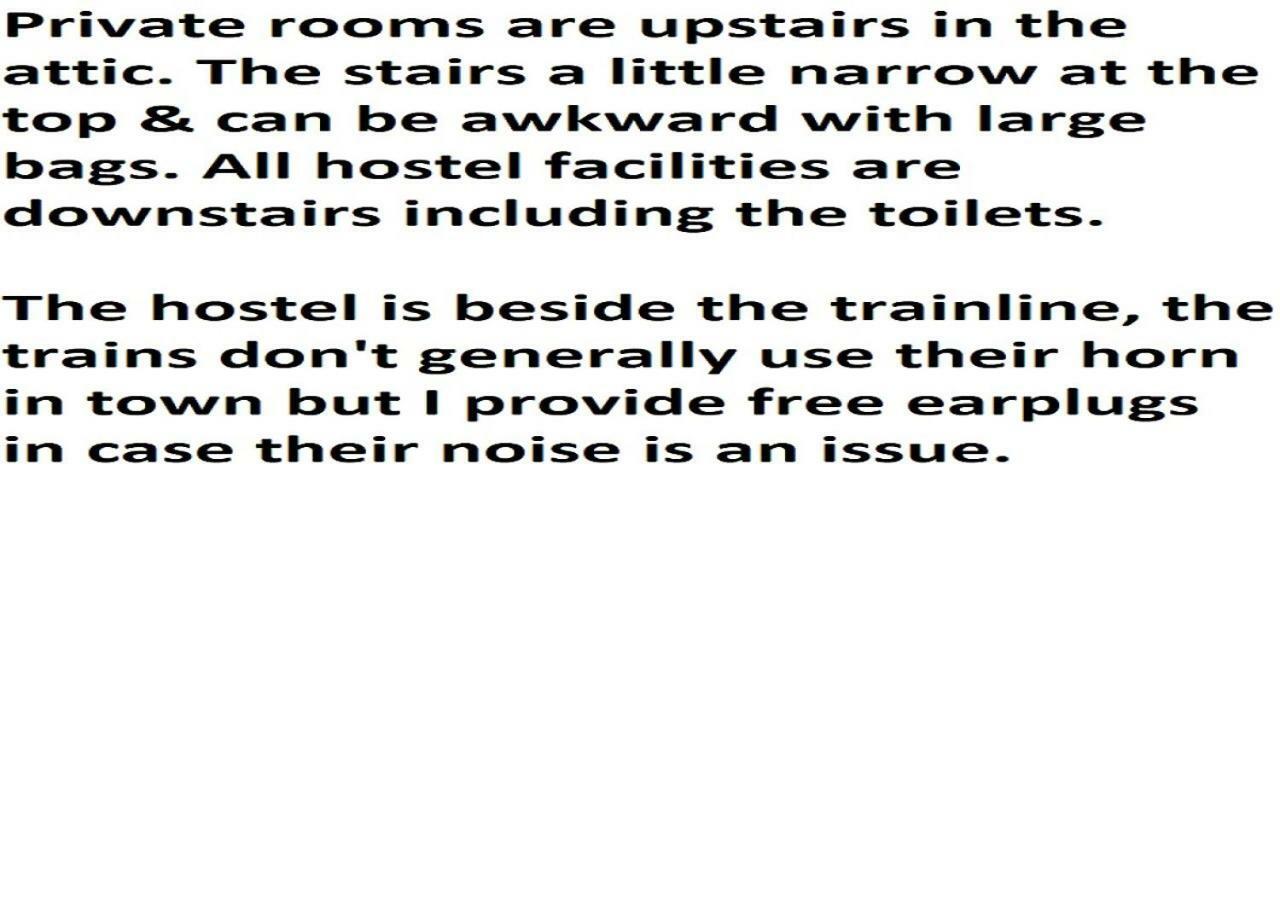 Kicking Horse Backpacker Hostel Golden Exterior foto